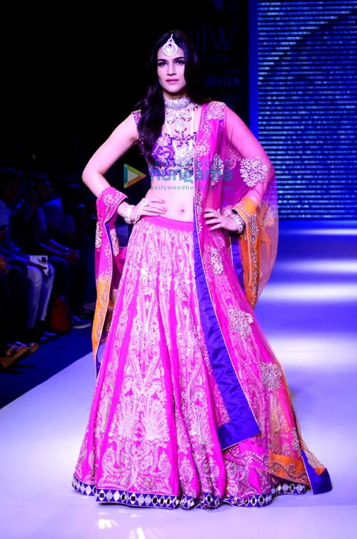 Kriti Sanon alla India International Jewellery Week del 2015