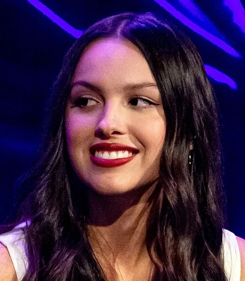 Olivia Rodrigo durante un’esibizione a Los Angeles nel 2023