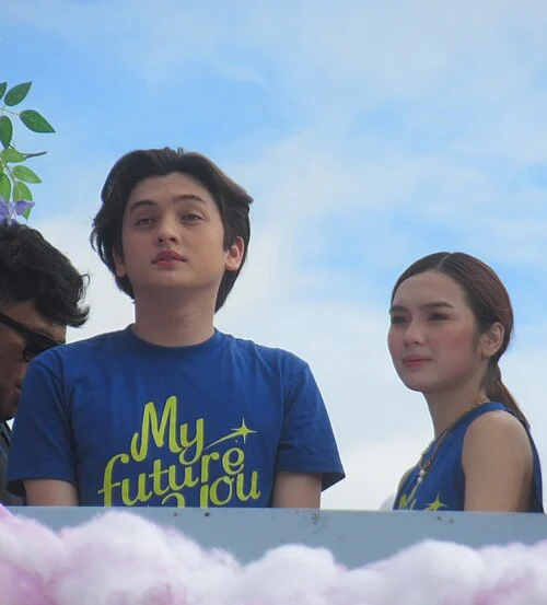 Seth Fedelin avec My Future You au défilé du Metro Manila Film Festival en décembre 2024