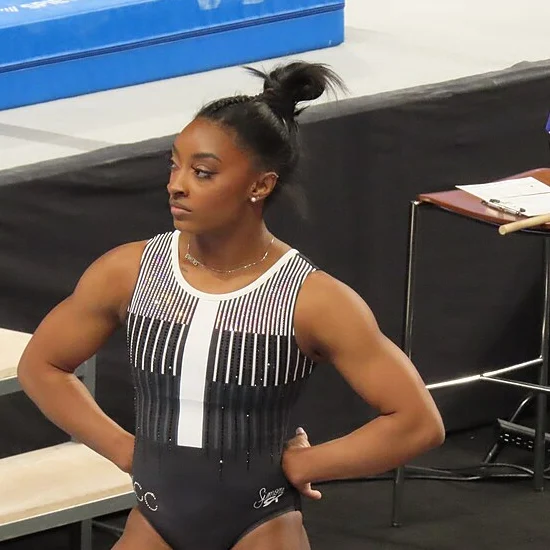 Simone Biles durante l’allenamento ai campionati statunitensi di ginnastica del 2024