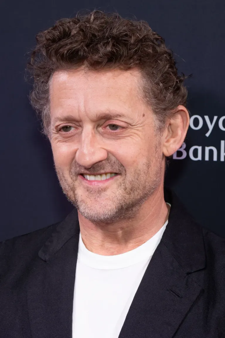 Alex Winter sorride ai fotografi al Toronto International Film Festival del 2025
