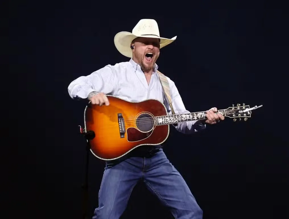Cody Johnson singing
